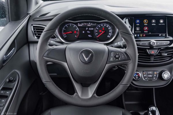 Tay lái vinfast fadil