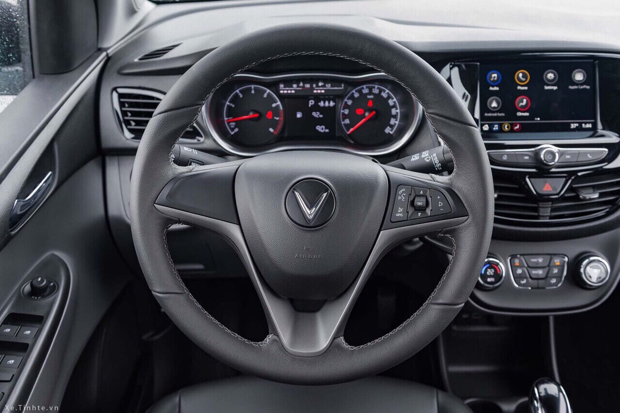 Tay lái vinfast fadil