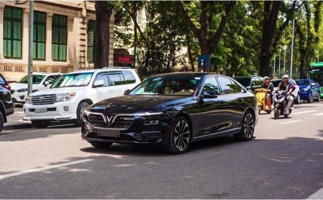 lux a2.0 ngoài đường