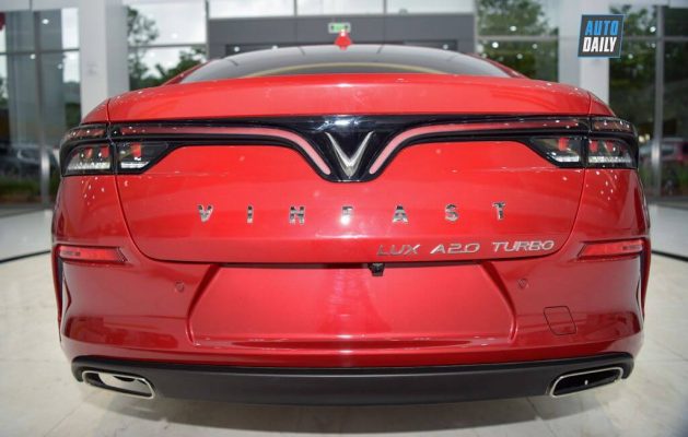 đuôi xe vinfast lux a2.0
