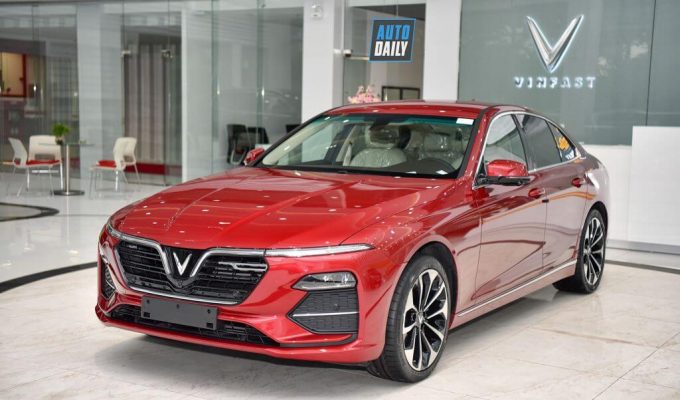 vinfast lux a2.0 mặt trước