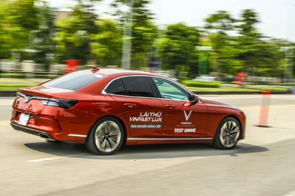lai thu xe vinfast