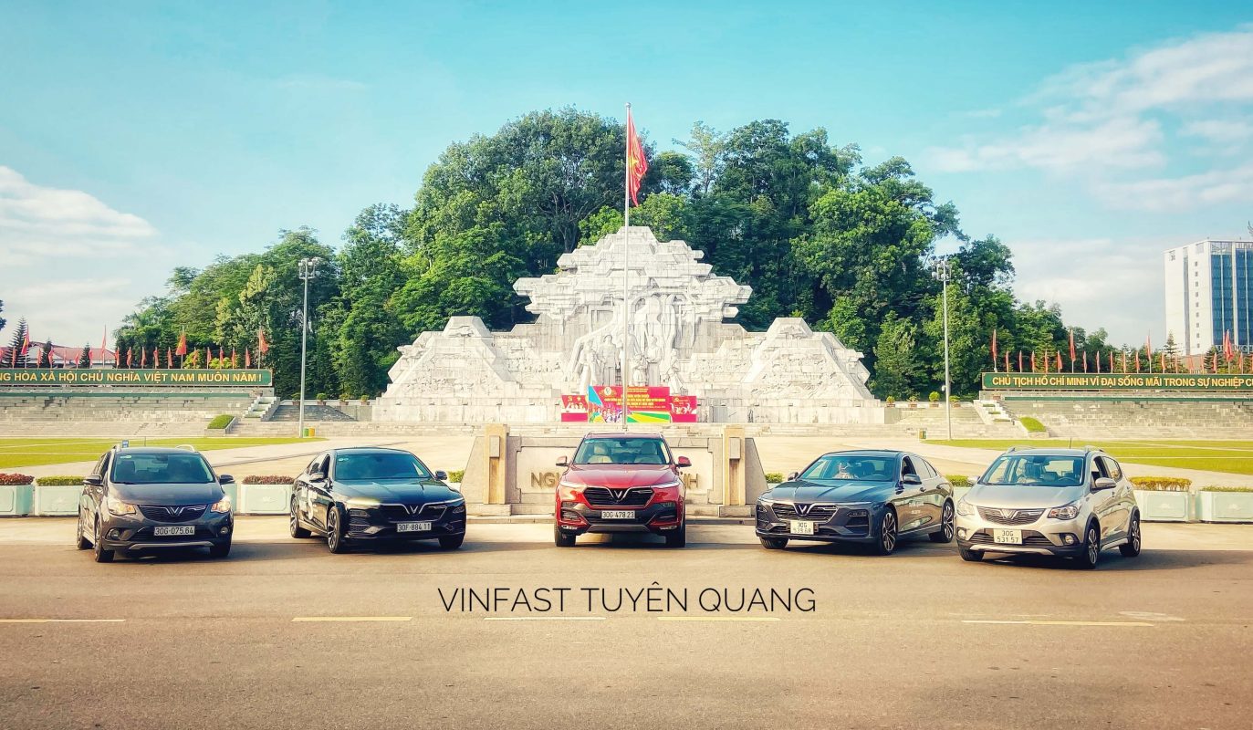 VINFAST CHỤP ẢNH TẠI QUẢNG TRƯỜNG NGUYỄN TẤT THÀNH